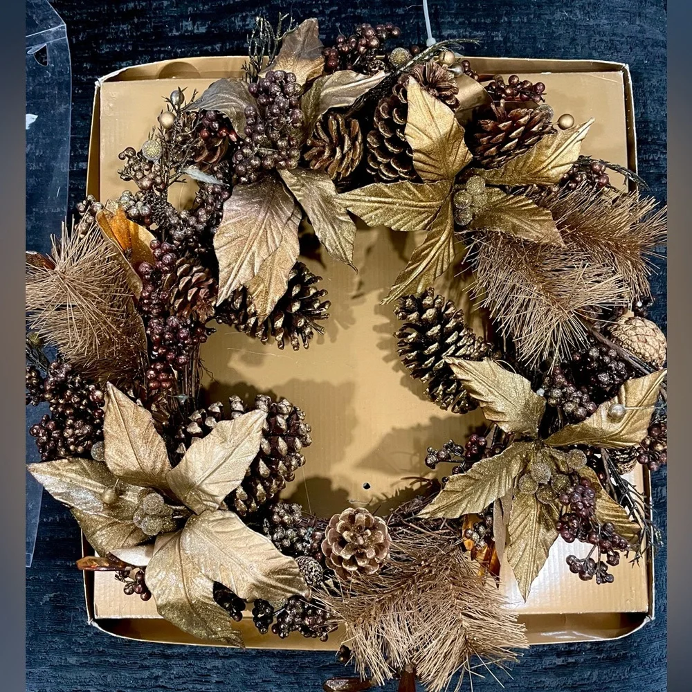 Gold Holiday Wreath EUC